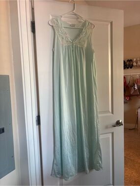 Light Mint Green Lace-Trim Nightgown